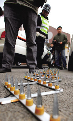 濟南成立機動隊查酒駕 首配手機屏蔽儀破胎器--山東頻道--人民網